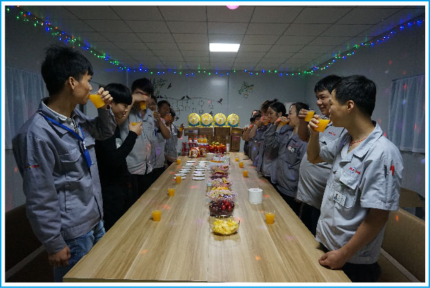 每月为当月生日员工举行生日晚会